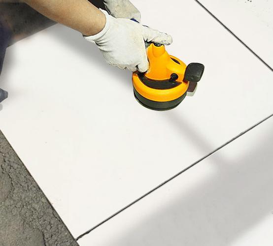 贴瓷砖需要的工具有哪些,准备装修需要什么工具和材料。 买房须知 贴瓷砖需要的工具有哪些,准备装修需要什么工具和材料。 贴瓷砖需要的工具有哪些,准备装修需要什么工具和材料。 买房须知