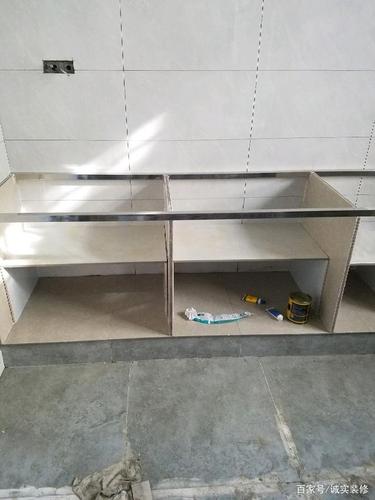 装整体橱柜地面要贴砖吗,橱柜装修要准备什么东西呢。 买房须知 装整体橱柜地面要贴砖吗,橱柜装修要准备什么东西呢。 装整体橱柜地面要贴砖吗,橱柜装修要准备什么东西呢。 买房须知