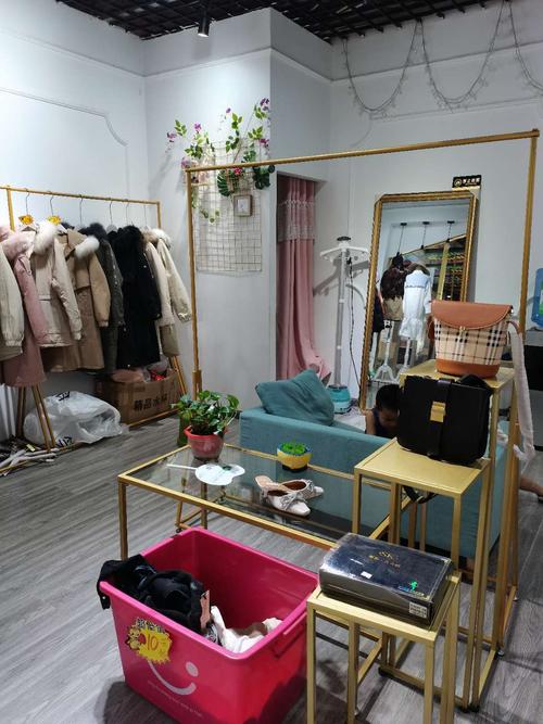 开一间实体店卖衣服都需要什么,装修前准备什么风格衣服好看。 家居设计 开一间实体店卖衣服都需要什么,装修前准备什么风格衣服好看。 开一间实体店卖衣服都需要什么,装修前准备什么风格衣服好看。 家居设计