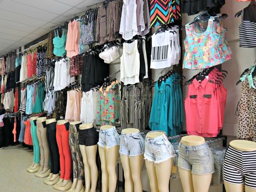 开一间实体店卖衣服都需要什么,百货店装修准备什么材料好。 装修知识 开一间实体店卖衣服都需要什么,百货店装修准备什么材料好。 开一间实体店卖衣服都需要什么,百货店装修准备什么材料好。 装修知识