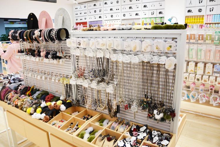 怎么开一家家居饰品店,饰品店装修准备什么物品好。 二手房 怎么开一家家居饰品店,饰品店装修准备什么物品好。 怎么开一家家居饰品店,饰品店装修准备什么物品好。 二手房