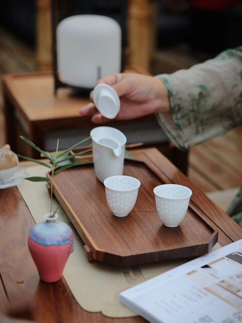 想开个茶馆需要准备哪些东西,自装装修前要准备什么物品呢。 家居设计 想开个茶馆需要准备哪些东西,自装装修前要准备什么物品呢。 想开个茶馆需要准备哪些东西,自装装修前要准备什么物品呢。 家居设计