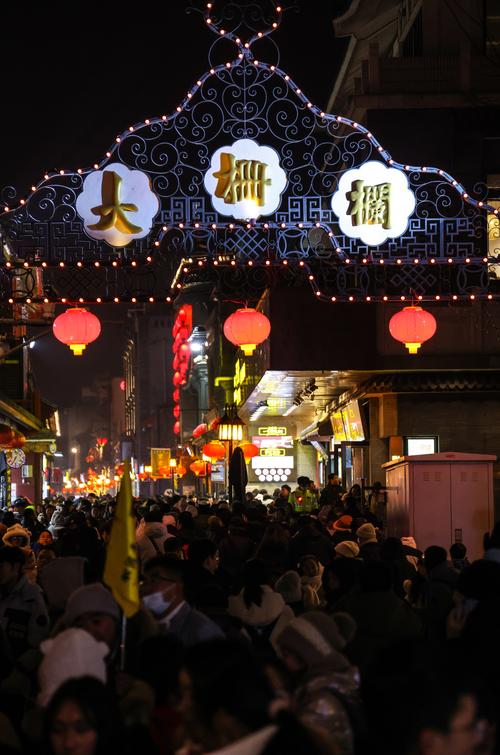 京城过大年,繁华街头的风情画卷_北京过年街边装饰 家居装饰 京城过大年,繁华街头的风情画卷_北京过年街边装饰 京城过大年,繁华街头的风情画卷_北京过年街边装饰 家居装饰